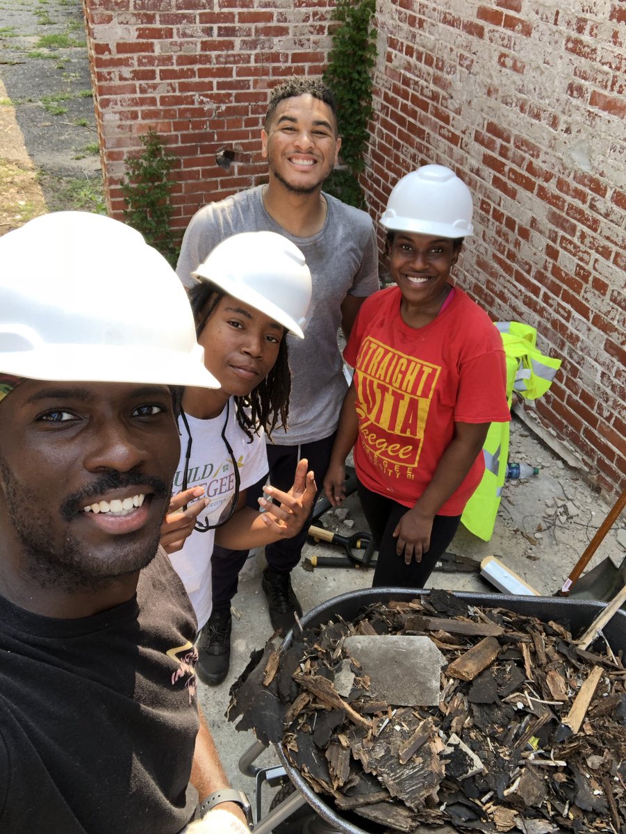 RebuildTuskegee's tweet photo. Today we got down and dirty but still had a good time rebuilding our community. If you have time next Sunday, come out and join us! It is up to us to fix our own community! #OnePropertyAtATime #LetsRebuildTuskegee #WorkHardPlayHard #ThatsTheTuskegeeWay #BallAndParlay #LearnByDoin https://t.co/YjVkTzhTxf