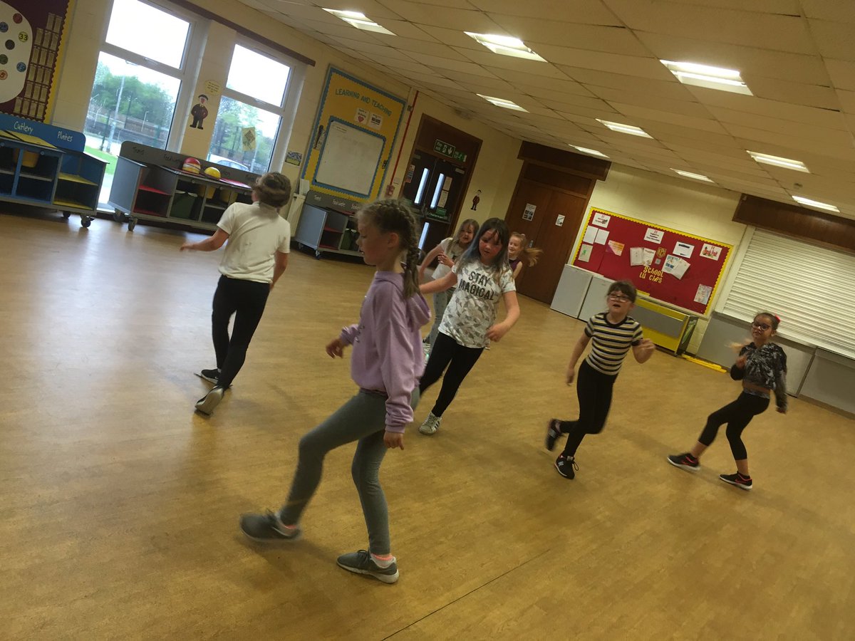 keltyps's tweet photo. Well done girls💃🏾Such an energetic & coordinated presentation of your dancing skills to your families #ThanksMegan @FifeActiveSch #ActiveKPS https://t.co/8ur1yZIl5s