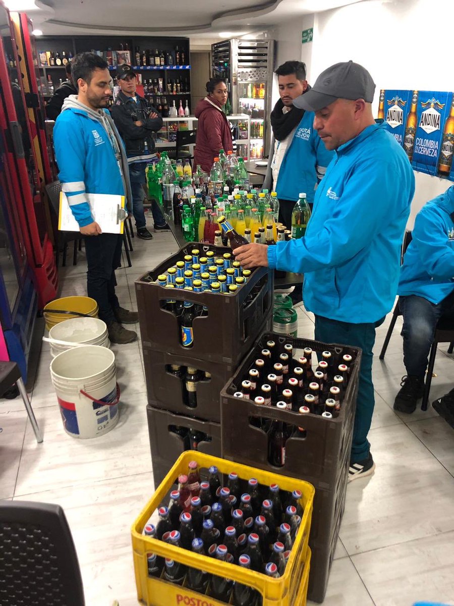 subaalcaldia's tweet photo. #SubaInforma☑️Anoche se realizó un operativo de inspección, vigilancia y control en el sector de Prado Veraniego.
La diligencia dejó como resultado:  
Suspensiones temporales: 1
Clausuras: 2
Bebidas no aptas para el consumo: 391
No de establecimientos visitados: 9 https://t.co/8L0WbMmq8h