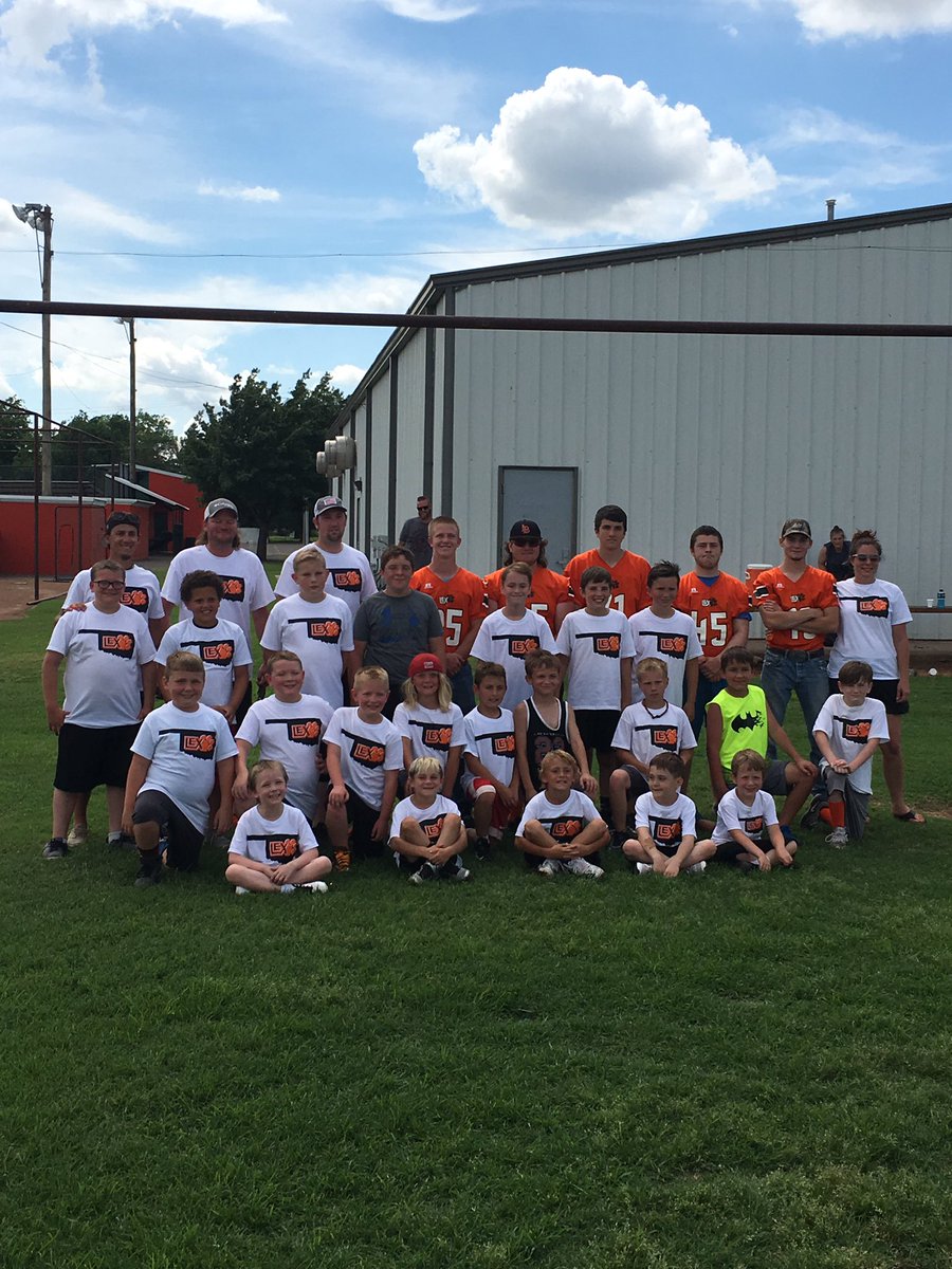 Thanks to the Lexington Little League for putting on a FB clinic. Building a program one Dawg at a time.