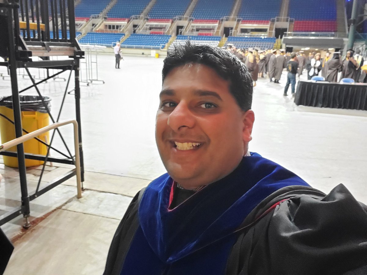 RupakGandhi's tweet image. T-30 to the @FargoNDSchools @FSHbruins graduation ceremony! #graduationweekend #4of4 #FPSProud