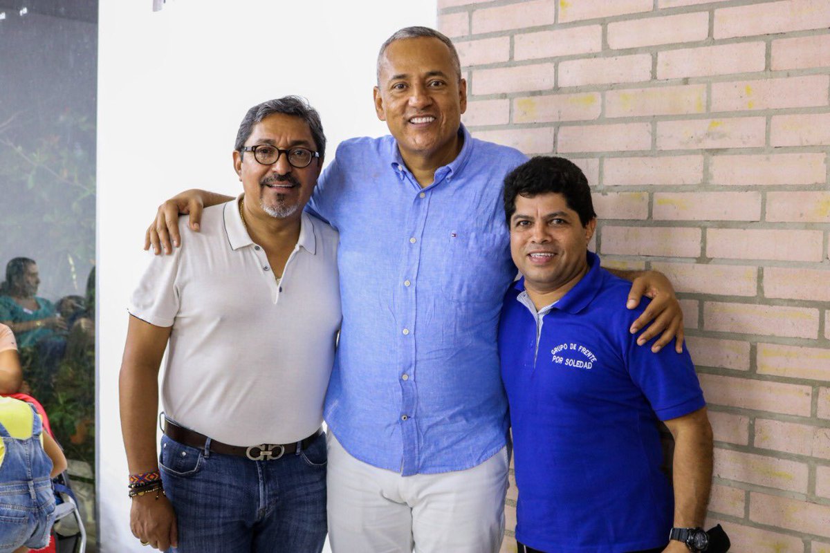 AguileraModesto's tweet photo. Porque he visto tu trabajo incansable y tú experiencia, pero sobre todo, porque conozco el compromiso que tienes hacia tus ciudadanos. Por eso, hoy reafirmo mi apoyo a la Alcaldía de Soledad a Rodrigo Martínez; juntos lograremos el verdadero cambio que los soledeños necesitan. https://t.co/KutewsIk6S