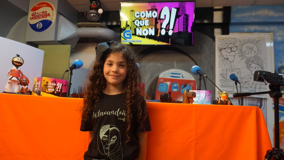 comoquenonradio's tweet photo. Aquí temos a Lois Basallo, Adriana Rego e Claudia Basallo de @VOUfilms que veñen contarnos os seus proxectos: #APartidaWebSerie, #AsLavandeiras.. E moito máis! 
Escoitádeos en directo aquí: https://t.co/tg6mBT3tVv 
#CQN37 https://t.co/8zCNWafPwI