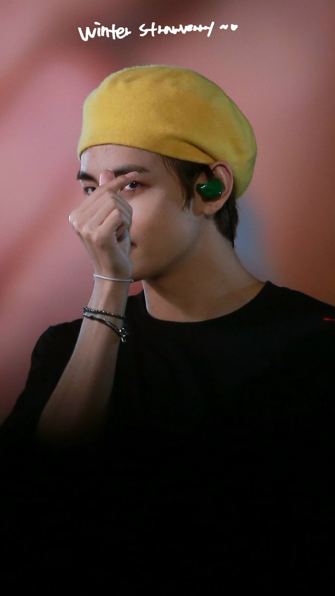 PRE / 190602 Speak Yourself Tour @ Wembley 
#태형 #뷔 #태태 #방탄소년단 
<a href="/BTS_twt/">방탄소년단</a> Keep calm and receive TaeTae's finger heart! 💜