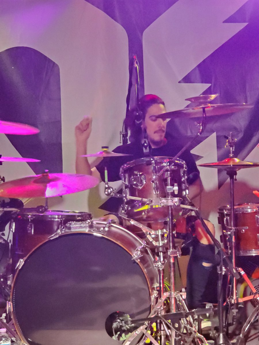 MJ8403's tweet image. The @SpringFlingIL #afterparty did not disappoint. Needed the dose of @Drugs_Delaney. @1057thexrocks