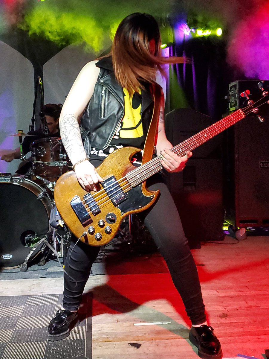 MJ8403's tweet image. The @SpringFlingIL #afterparty did not disappoint. Needed the dose of @Drugs_Delaney. @1057thexrocks