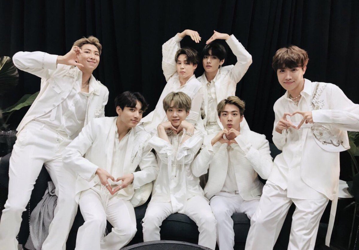 VenaAnnisa2's tweet photo. Di tembak gak pernah, tapi ngaku pacarnya
Di nikahin gak pernah, tapi ngaku istrinya
Dasar aku:"(
#fangirl #army https://t.co/wYaZPBE1YM