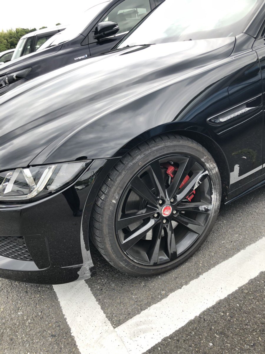 しばんぬ 車垢 On Twitter カレコのxe S この傷は酷すぎでしょ タイヤまで擦ってる Careco カレコ カーシェア