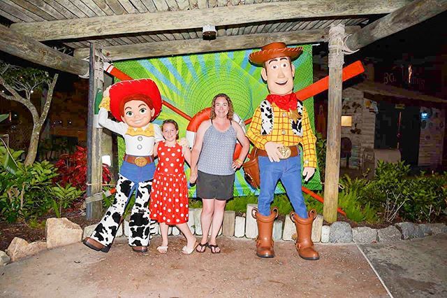 SimplifyingFam's tweet image. Did you know that on select nights this summer, @waltdisneyworld hosts #disneyh2oglow ? Complete with #partysaurusrex !

I’ll admit that I wasn’t keen on going but thought it would be a good chance to spend some one-on-one time with my oldest. That doesn… bit.ly/2HTch6J