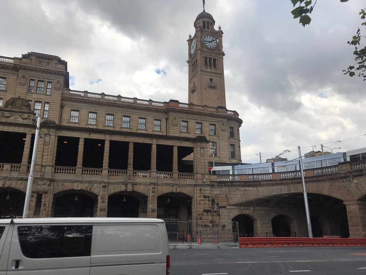 SydneyWorks's tweet photo. #SELR #LightRail #Sydney: Permanent fencing along long sections of light rail pathway: At Moore Park, blocks off long sections of parkland from being easily accessed. Explains existence of Tubby Cotter Bridge to an extent. Sad that light rail results in worse built env for $3b. https://t.co/kOcfjBwgnS