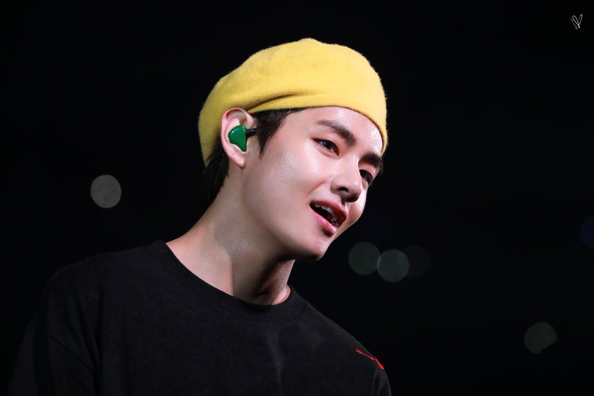 v_heart95's tweet photo. 190602 [HQ] Wembley Stadium 

Your happiness is all that I need to survive 💜💜💜

#IPurpleYou #태형 #V #Taehyung #BTS #2019BTSFESTA #BTSatWembley https://t.co/v2jGj5ux0e