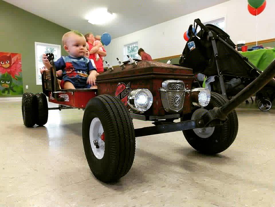 mariahkile's tweet photo. My dad made this badass truck/wagon out of my sisters old wagon from 16 years ago. Working lights and a custom license plate. #Badassrides https://t.co/P6ugpFOQPH
