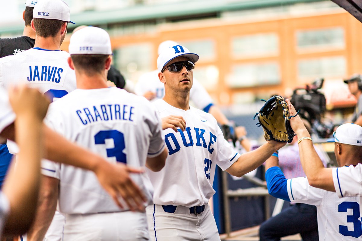 DukeBASE's tweet photo. GALLA-GONE! 👋💣

Kyle Gallagher torches a ball over the right field fence for a three-run shot!

#BlueCollar | #GoDuke 🔵😈⚾️ https://t.co/9uNrpkCLhu