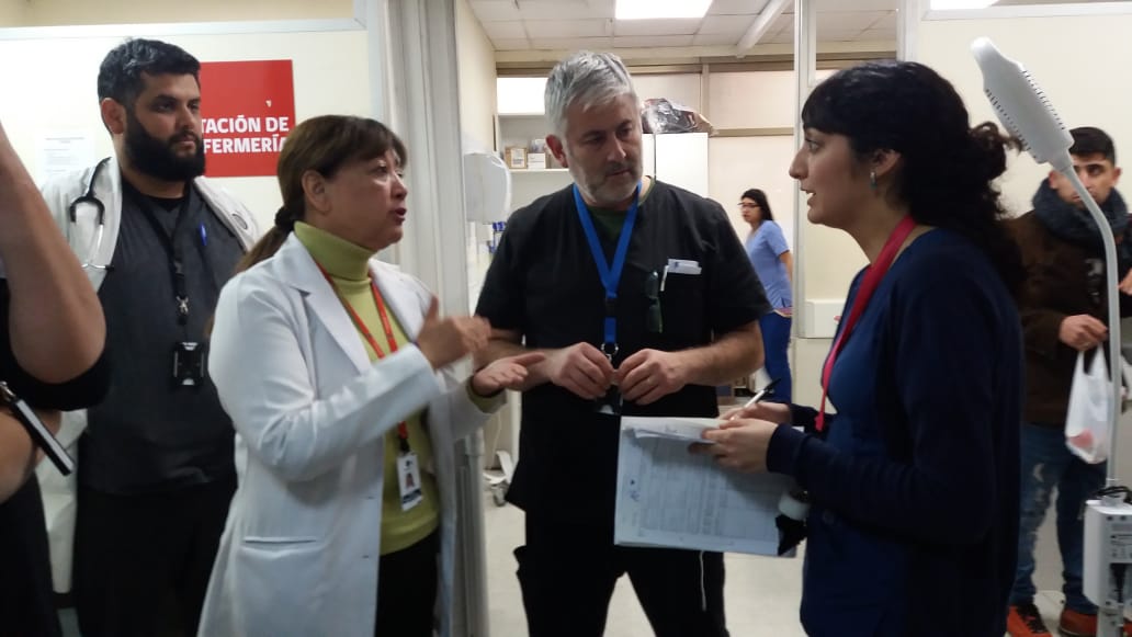 MidoriSawada's tweet photo. Con el equipo de urgencia de nuestro @HSJDChile revisando los procesos para atender a nuestros usuarios. El llamado es hacer buen uso de la red. @SaludOccidente @ministeriosalud @Dr_LCastillo @ESantelicesC https://t.co/LHbGByF7nZ