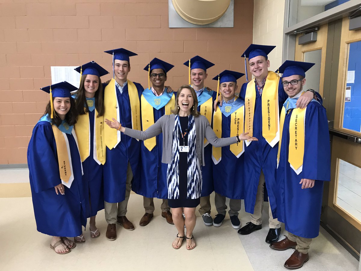 SraKulik's tweet photo. So proud of @Ashland2019 🎉🎓 I can’t wait to see all of the amazing things they do! 😃😭Also going to miss them so much! https://t.co/vAaLwUdFTj