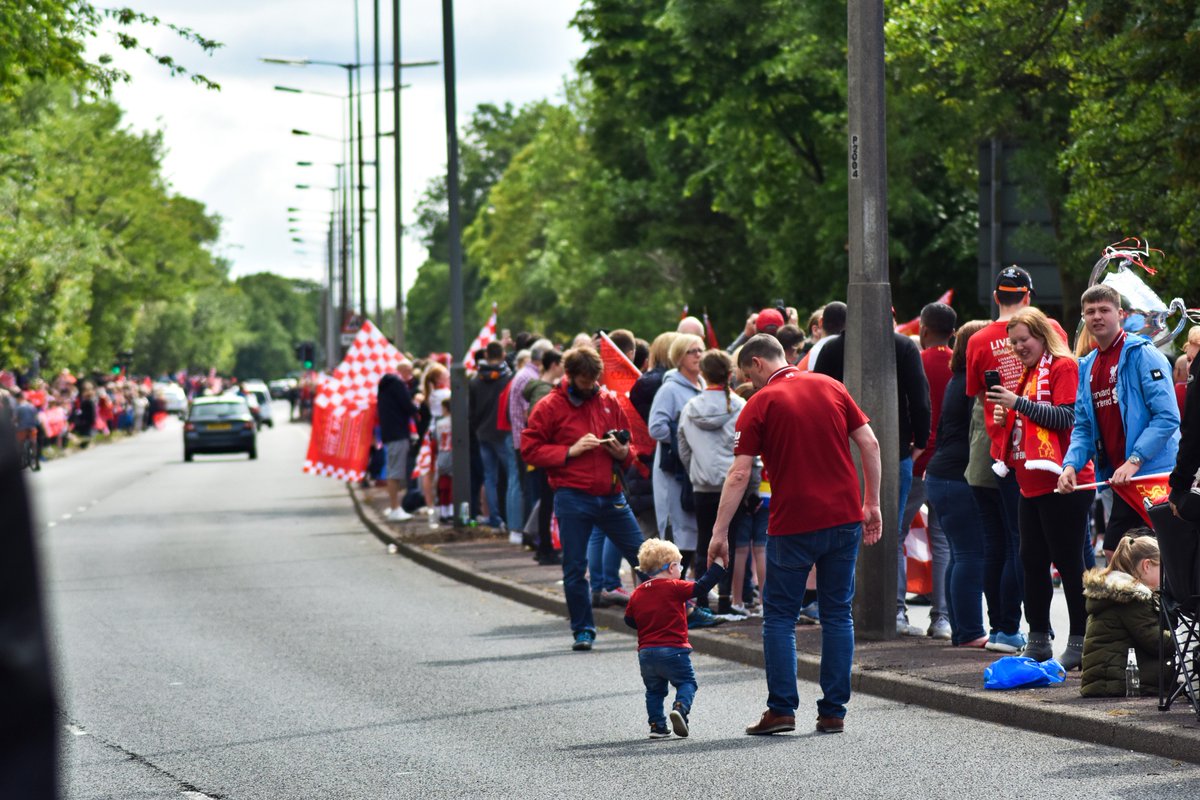 harmotography's tweet photo. Crowd shots! #liverpool #liverpoolparade #ChampionsLeague2019 #ChampionsLeagueFinal #ChampionsOfEurope https://t.co/g2U9aUZuVm