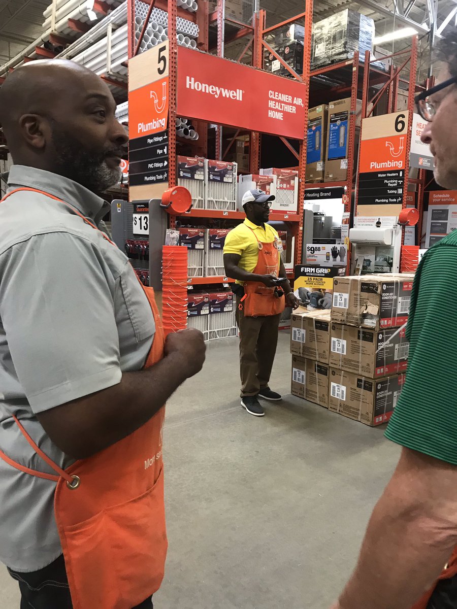YolandaFoster18's tweet photo. 4114 opening meeting! Even customers join in! #Streeeetch! #WarmUp @CornelyJohn @Lorrainbutler @dennison_bryan @okello163 @Atomant84 @SETHSCOTT16 https://t.co/xgmsIInwMd