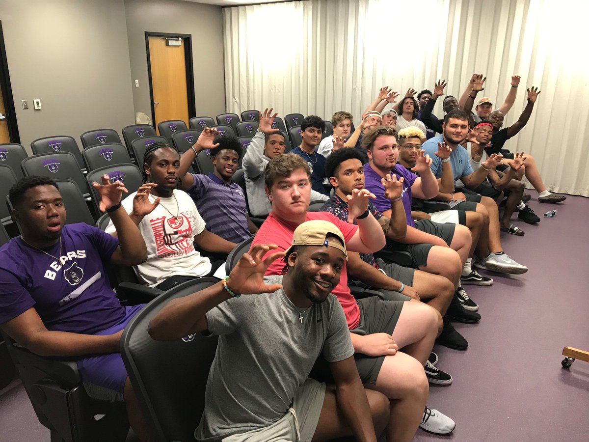 𝗨𝗖𝗔 𝗕𝗘𝗔𝗥𝗦 𝗙𝗢𝗢𝗧𝗕𝗔𝗟𝗟 tweet media