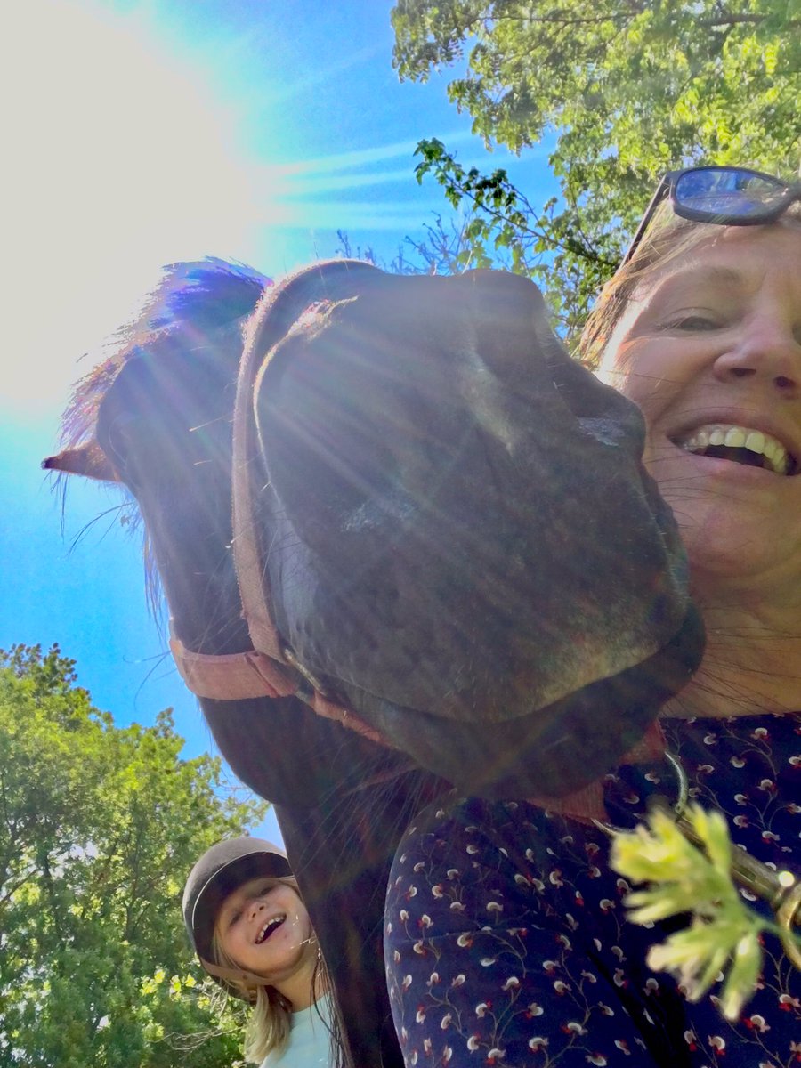 audreyruple's tweet photo. Two of my greatest loves. #SundaySelfie #FindYourHappy #SelfCare #HorseGirls #MotherDaughter #HorseLove #SundayFunday #HorseLips #LifeOutsideOfTheLab #AcademicMama #MentalHealth #HumanAnimalBond #OneHealth https://t.co/vPXCehChOl