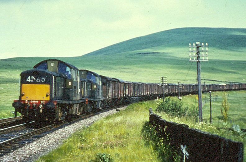 RailwayCentral's tweet image. Double Seventeen.... A pair of #Class17's on the #Edinburgh #Waverley Route.... @RailwayCentral