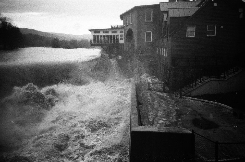 filmdevelop's tweet photo. Swimming weather. #BelieveInFilm
B/W version of a previous color instax. https://t.co/kkE6eu7gwt #thisisvt #quecheevt #simonpearce #trlt https://t.co/qgnQmYrnQw