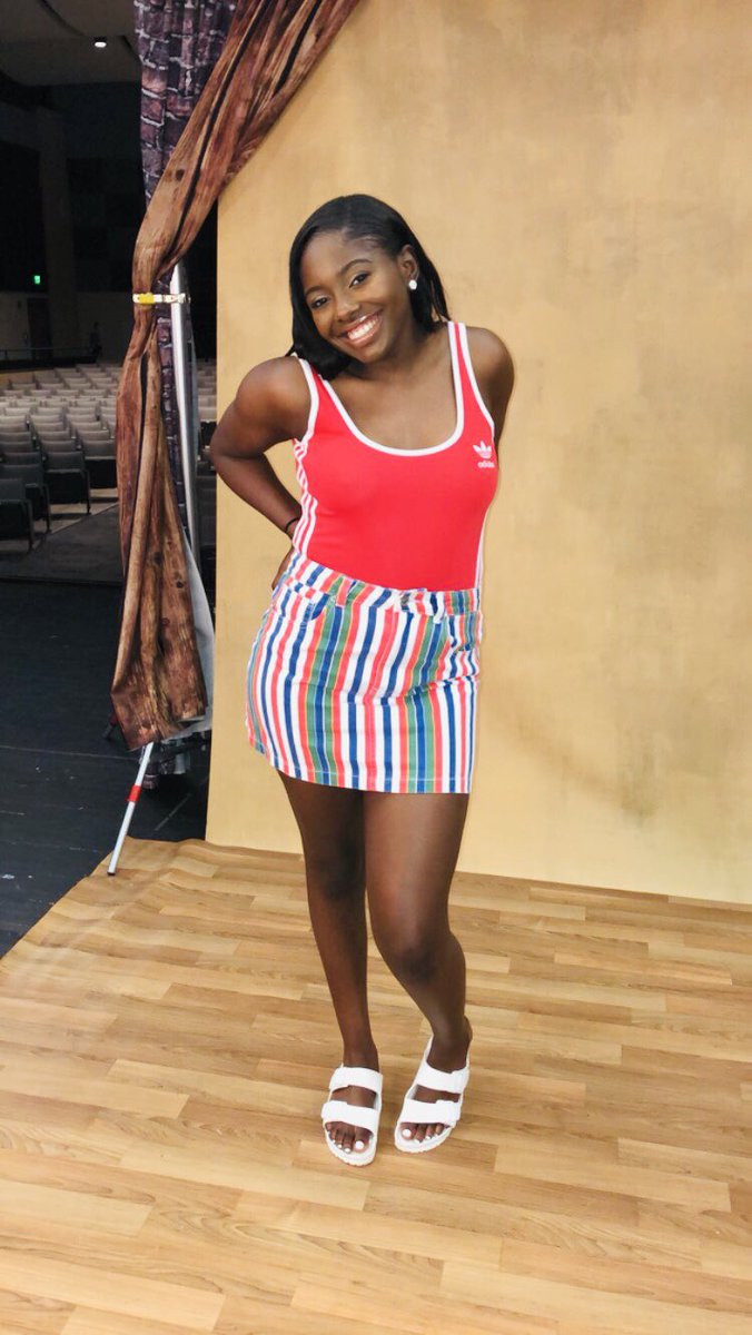 xo_Shalisa's tweet photo. HAPPY 18th Birthday to my gorgeous little sister @sashabates2019 ... you’ve grown up to be so smart and outgoing. &amp; we all love you so much ❤️✨😍 https://t.co/ygptp04D7I