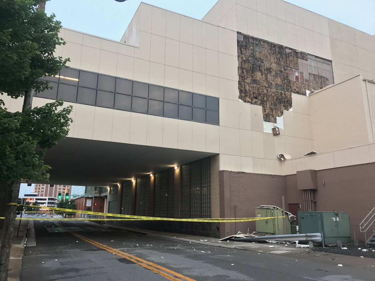JessicaWSLS's tweet image. Storm damage on the Roanoke Times building downtown