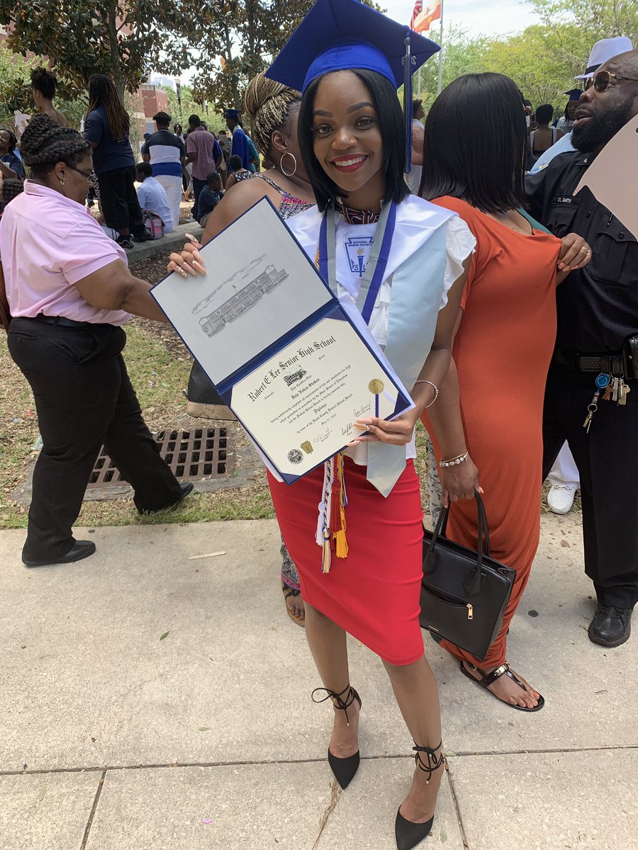 the1211_'s tweet image. Oh yeah.. i forgot to show y’all i graduated again😃🎓 #ClassOf2019 #famubound🐍🧡