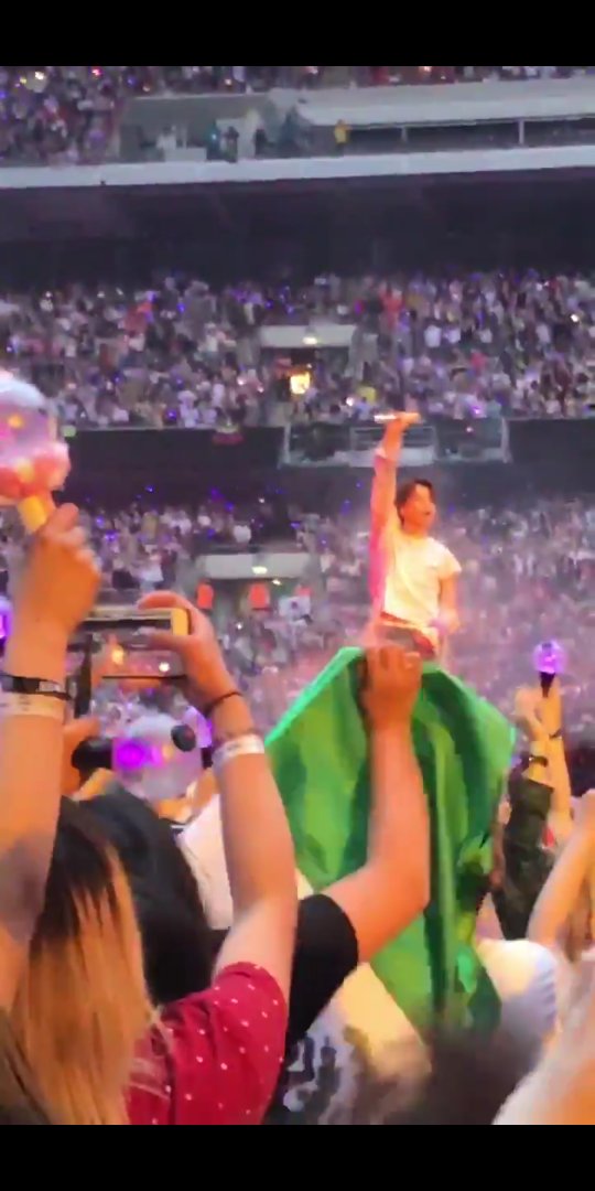 Casandr43201391's tweet photo. México presente, estoy llorando. 💗😭
#BTS #BTSinMexico #BTSenMexico #BTSinEstadioAzteca #OCESAxBTS #BT21inMexico 💖💚 #BTSinCDMX https://t.co/QH8V13K2hw