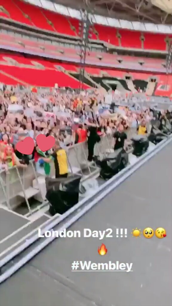 Casandr43201391's tweet photo. México presente, estoy llorando. 💗😭
#BTS #BTSinMexico #BTSenMexico #BTSinEstadioAzteca #OCESAxBTS #BT21inMexico 💖💚 #BTSinCDMX https://t.co/QH8V13K2hw
