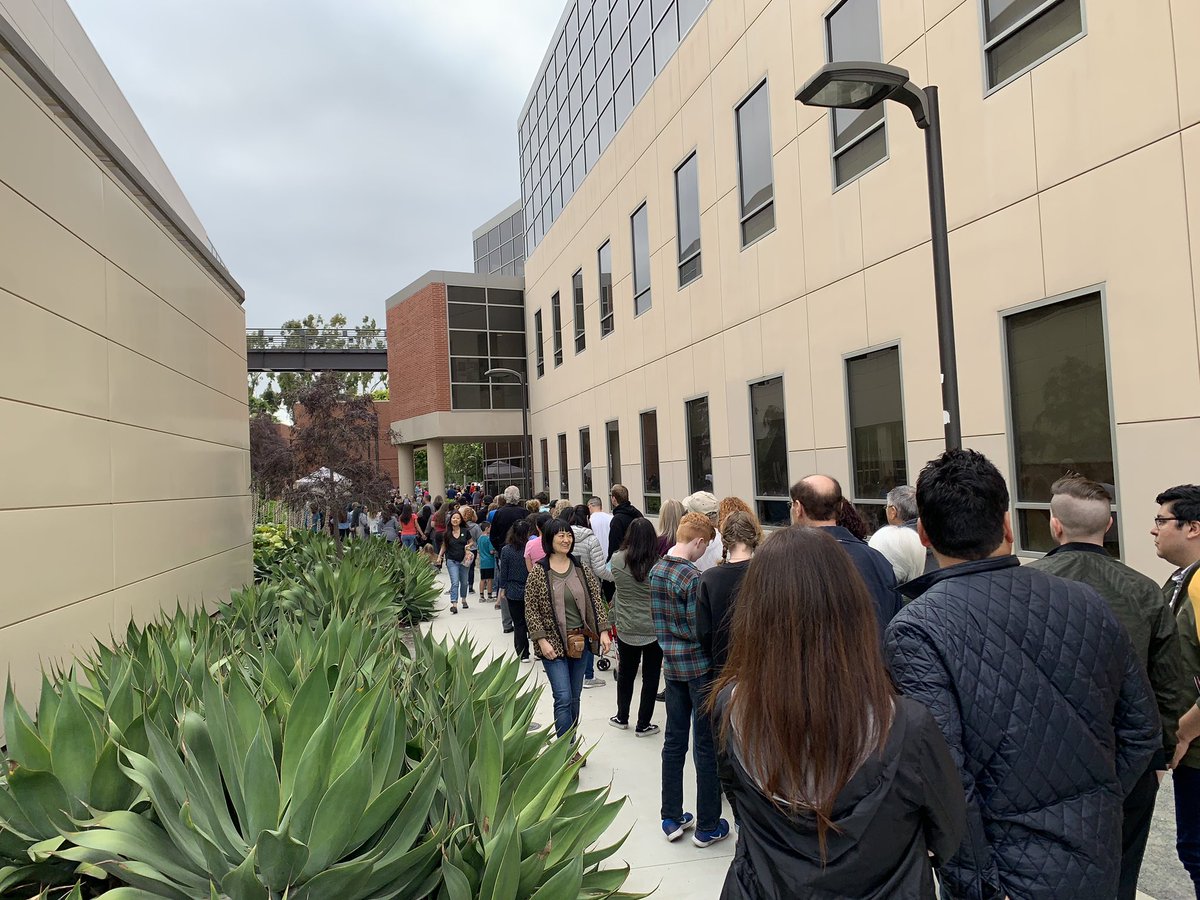 Ntombi's tweet photo. Standing in line to see (and smell!) Phil, the corpse lily! #StinkyFlower #CSULB #MyDayInLA #MyDayInLongBeach https://t.co/F3P9PJiqdU