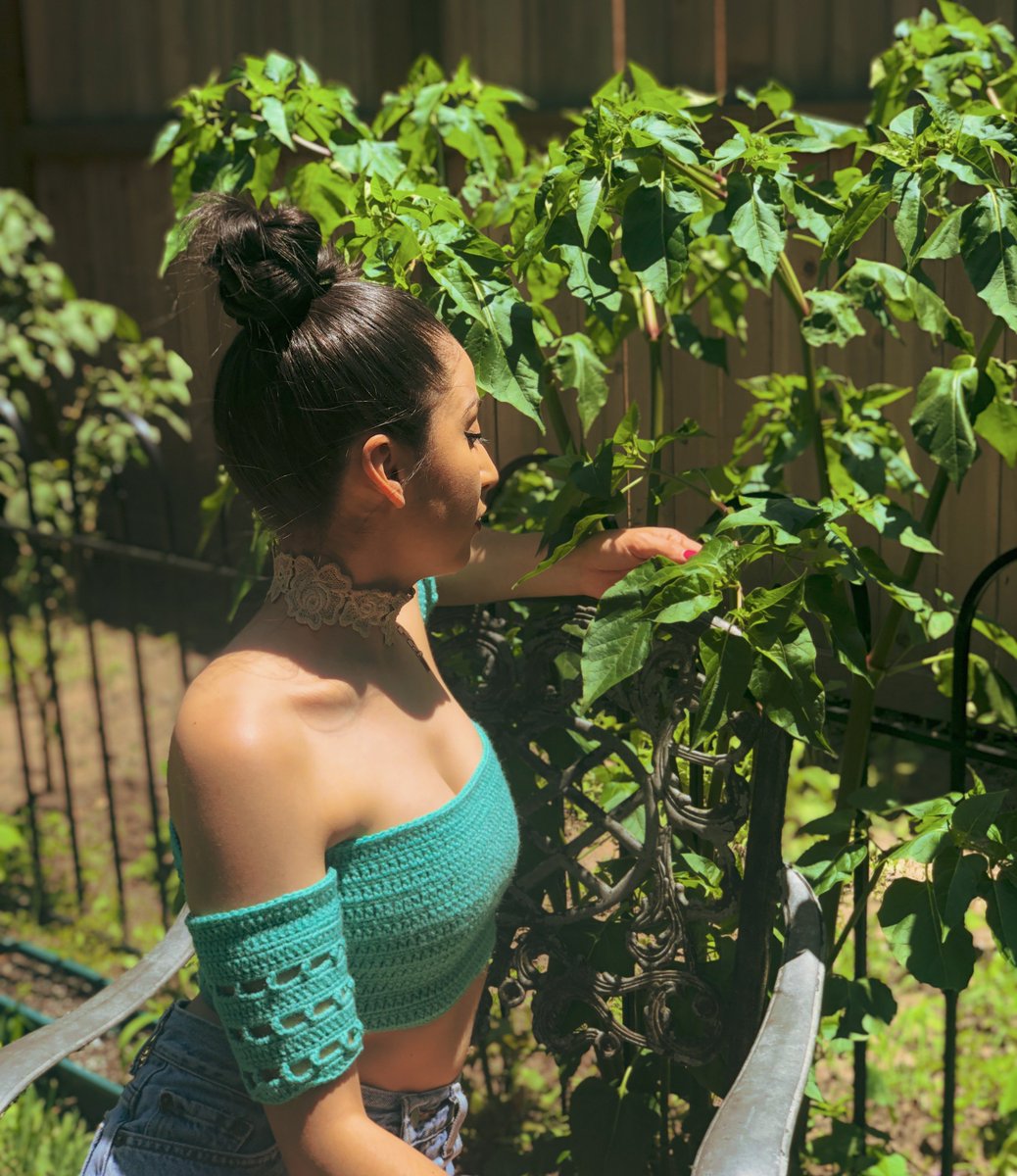 emilyherbivore's tweet photo. @sivanalyrarose I design and crochet clothes! 😊🌺✨ https://t.co/lwXlByVVRL