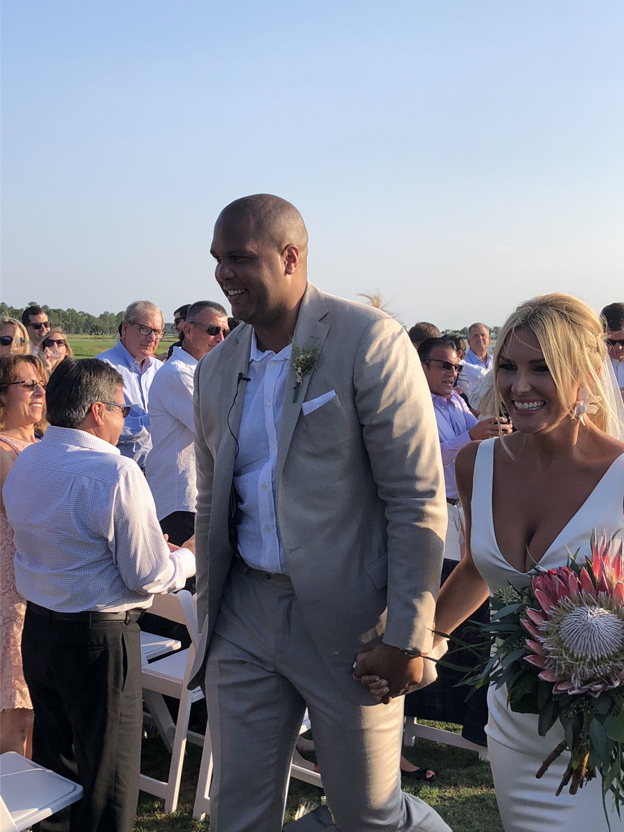 LaVall_Jordan's tweet photo. What a gorgeous day and a great time at @jordancornette &amp; @shaepeppler wedding! No doubt that #JC33 was definitely there. Many blessings &amp; much prosperity in store for this beautiful couple &amp; their future. Proud of u lil bro! #Family https://t.co/6JzlPdHV7K
