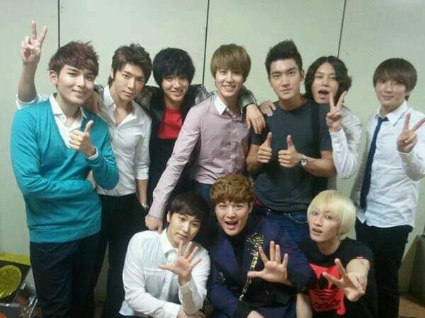 feerli_'s tweet photo. Llegaron cuando más los necesitaba. 💙 

#ReasonsToLoveSuperJunior 
@SJofficial https://t.co/dqnLYaBRsT