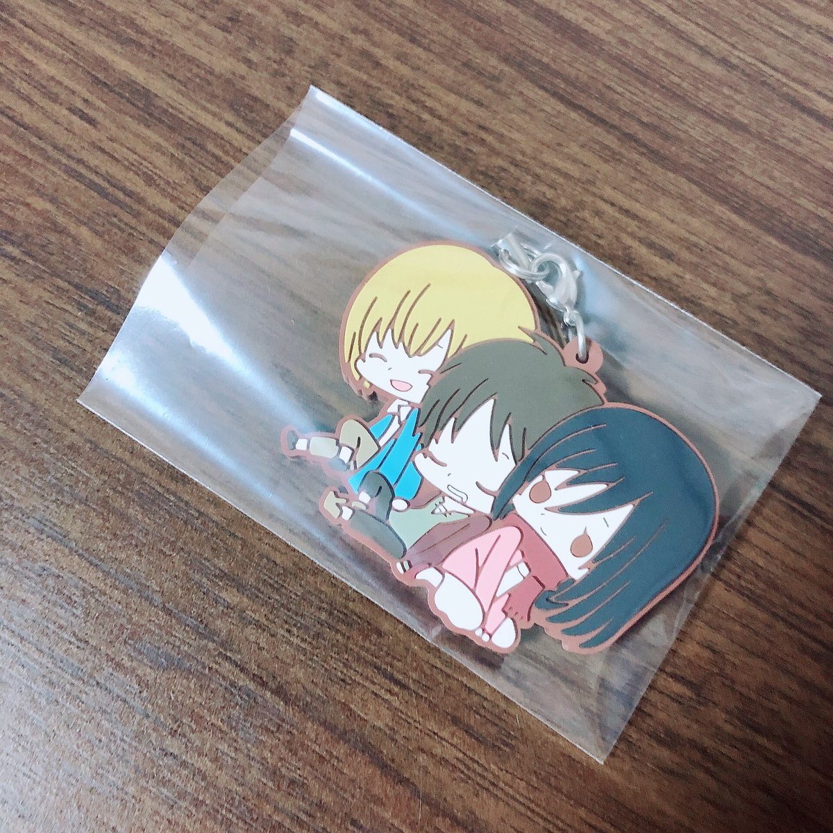 ぱぴこ そーいえばさ 百均にあるトレカのスリーブあるじゃん これサイズ合ってるはずなのにポケカ入らなかったんだけど 別の利用方法見つけてオタ活グッズの保存とかメルカリの梱包にめっちゃ使えるから100円で100枚入ってるしオススメ