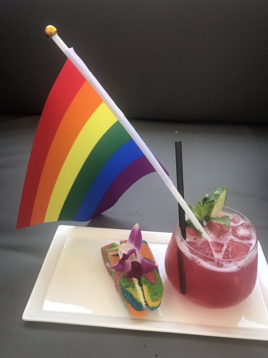 RaviRndTheWorld's tweet photo. Had an amazing kickoff for World Pride today at @HiltonHotels in NYC! @ConradNYDtwn hosted the most lavish brunch where @MissShugaCain SLAYED! I also had my first gay bagel! #hiltonsofNYC #hiltonpride #worldpride2019 #weekendlikealocal #rupaulsdragrace https://t.co/JG5Vao7m6I