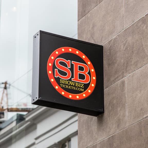 fiestaWtx's tweet image. Showbiz