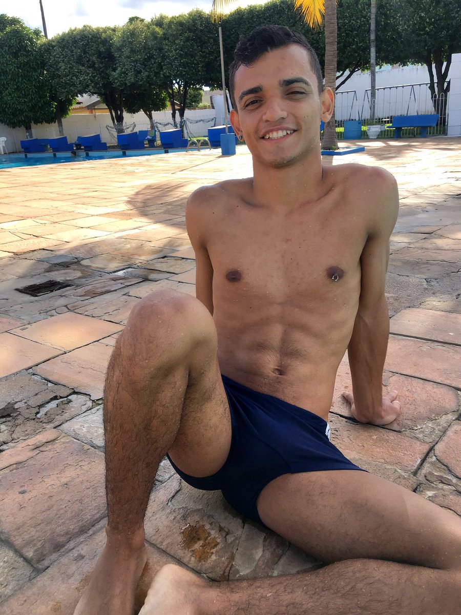 Euklytton's tweet photo. Não to fazendo nada mesmo #LGBTQtogether https://t.co/9u0OALaiPB