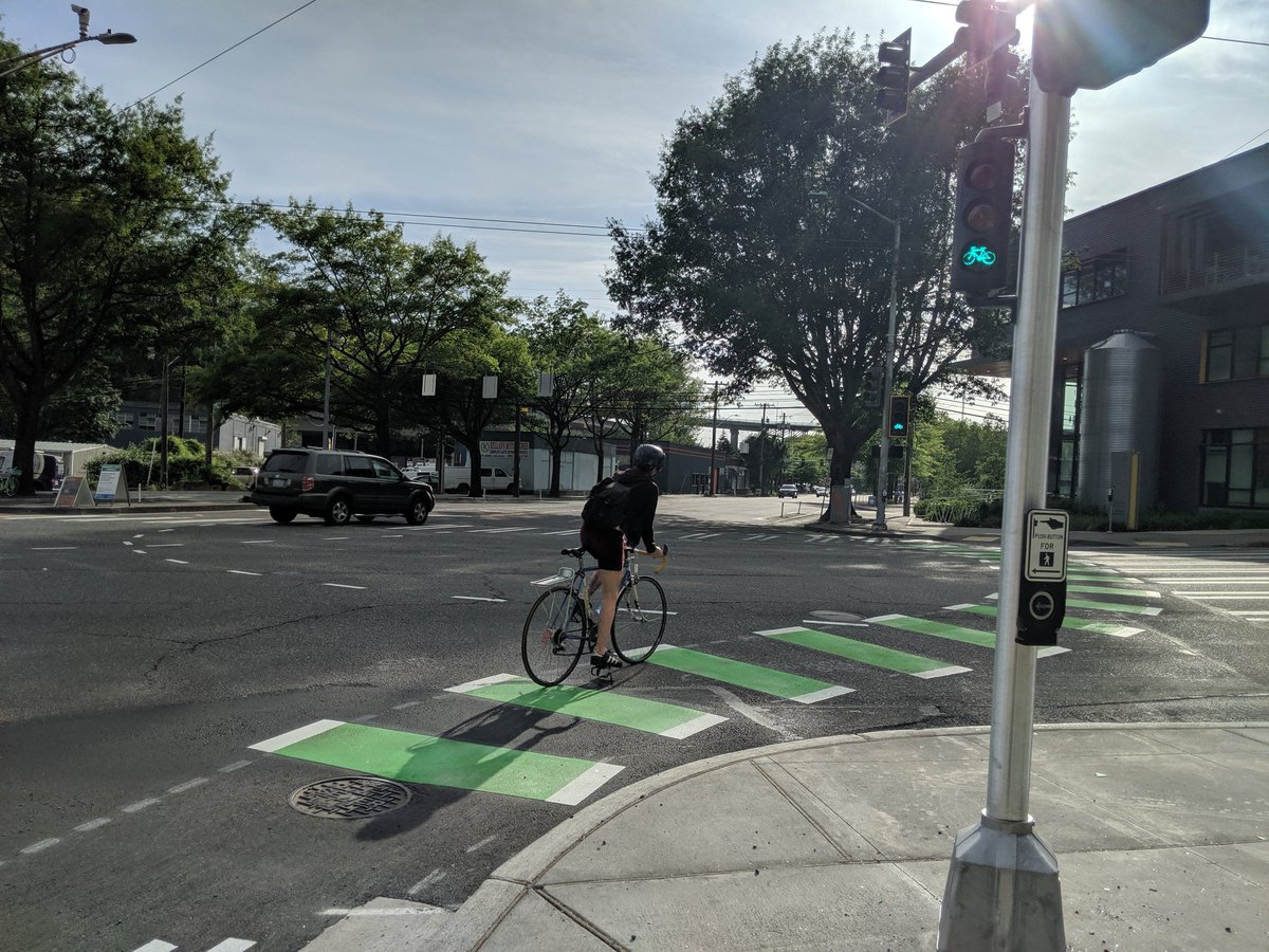 dongho_chang's tweet photo. Diverter and bicycle signal installation in progress at Rainier and Dearborn https://t.co/HJkyGAQgU2