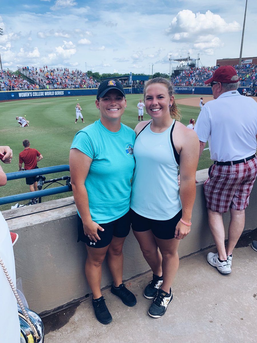 kbre12's tweet photo. #WCWS @megmih_21 https://t.co/djAlxwqf2w