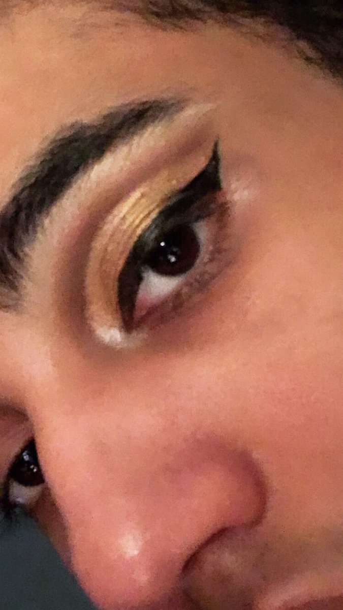 Benze_Luv's tweet photo. Still learning to do advanced eye looks

@Jaclynhill x @morphebrushes palette

#mua #malemua #gayteen #aspiringmua #makeupartist #jaclynhillpalette #morphe #makeuplife #makeup https://t.co/pnunfWHynV