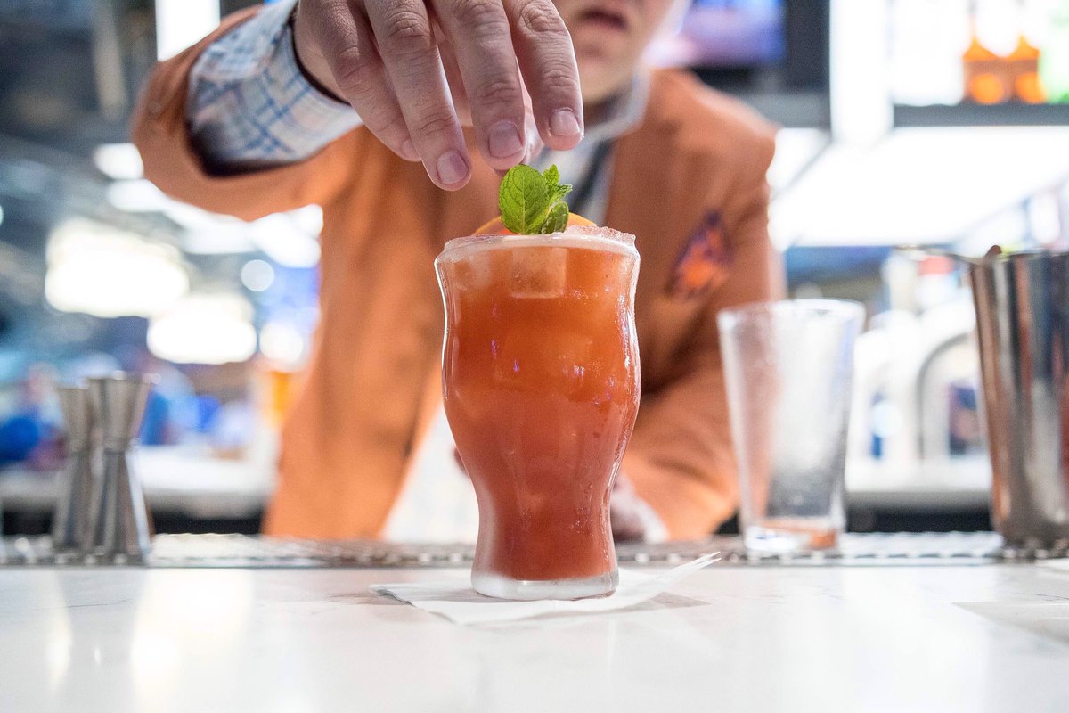 stratvegas's tweet photo. At View Lounge, it’s all about that special touch. #TheSTRAT #STRAT #LasVegas #Vegas #ViewLounge https://t.co/RpsOUh5Faz
