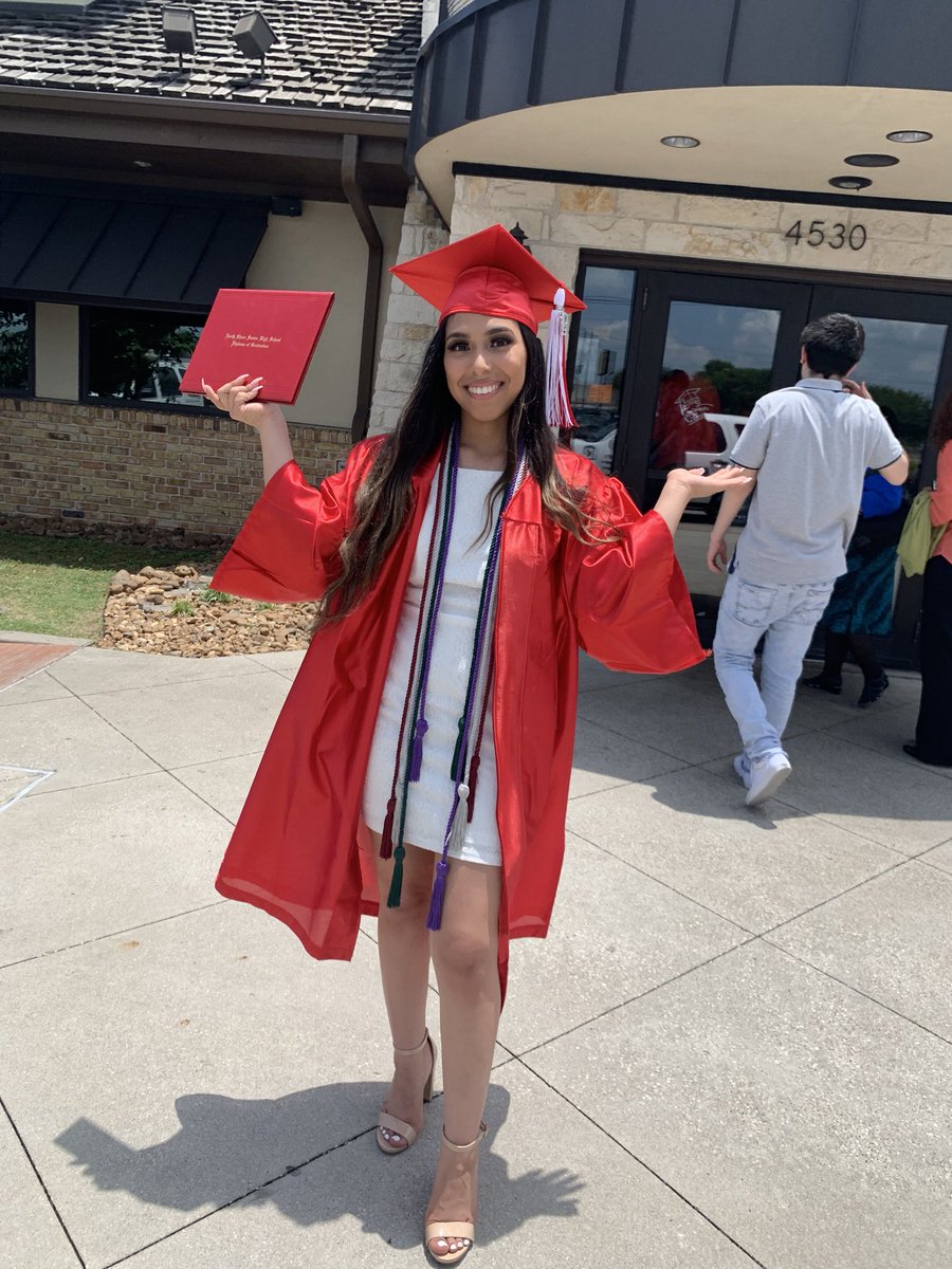maarymtz_'s tweet photo. NS 2019 GRADUATE! 🎓 https://t.co/1BDDqh0s5k
