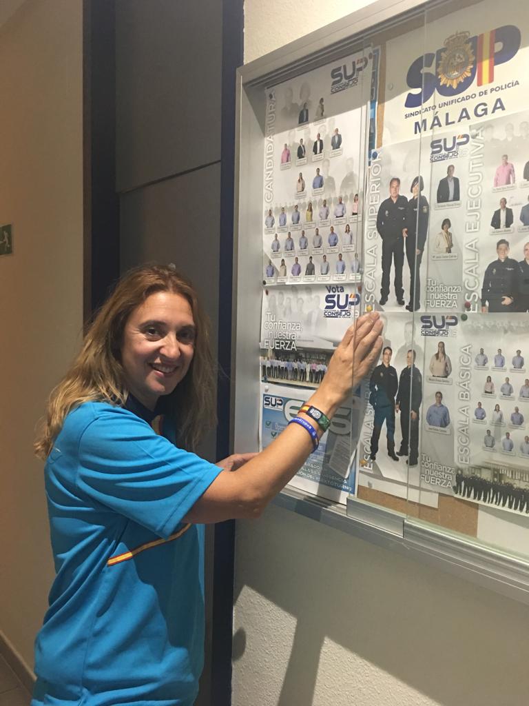 supandalucia's tweet photo. @Sup_Policia @RodriguezNeira @MonicaGraciaSUP 😃Llevamos #40AñosConquistandoDerechos porque #TuConfianzaEsNuestraFuerza, seguiremos cumpliendo contigo #VotaSUP https://t.co/O9BuL77DVb