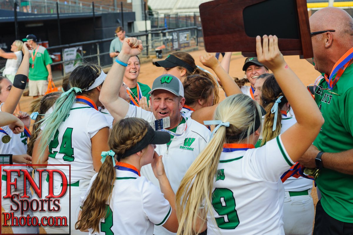 fnd_photo's tweet photo. @WSHSathletics From West Stanly's 2A Championship Celebration https://t.co/ne7o7wYT7X
