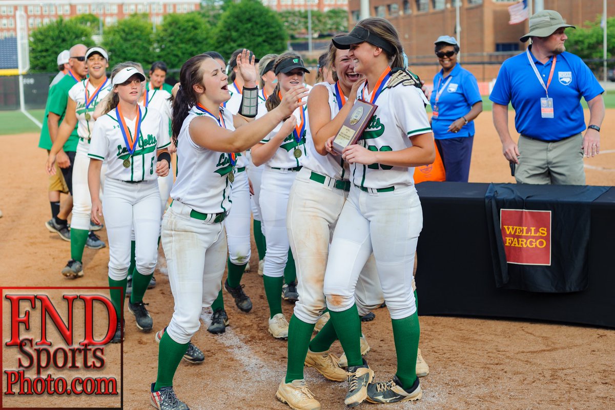 fnd_photo's tweet photo. @WSHSathletics From West Stanly's 2A Championship Celebration https://t.co/ne7o7wYT7X