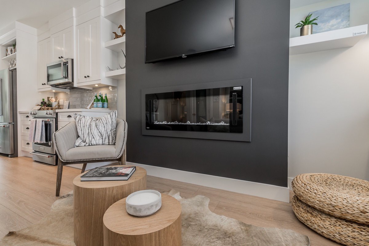 MortiseGroup's tweet photo. Come visit us at The Clover Townhomes and be among one of the 18 lucky families to call these forward-thinking residences their new home. Showhome located at 5945 177B Street, Cloverdale.

#design #neutrals #toneontone #wallpaper #throw #masterbed #marca #mortisegroup #wayfair https://t.co/HE8WCrVvDG