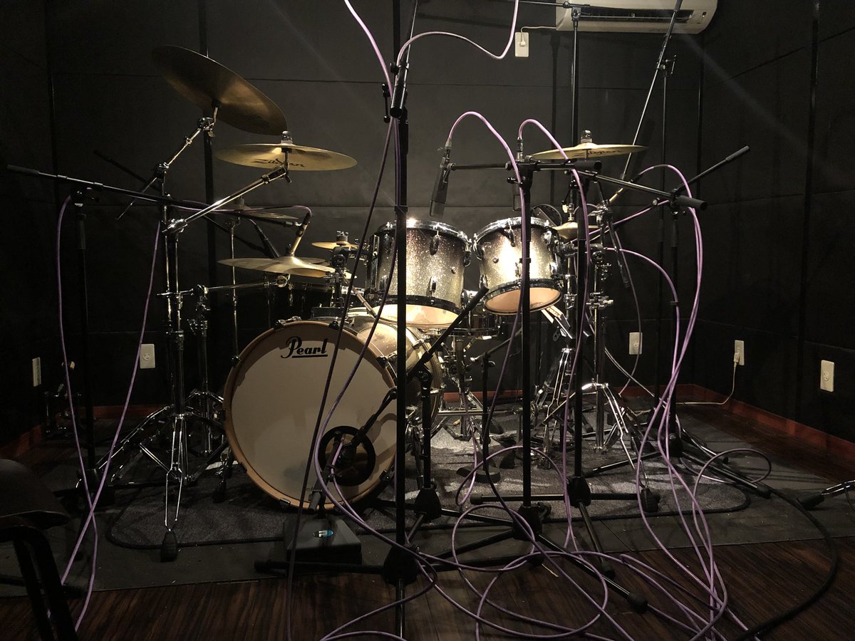 studioNEO_REC's tweet photo. 先日のドラム録りでフルにマイク立てた所、ISAのマイクプリが1ch死んでる事が発覚…

他で代用したのでRECは問題なかったけど…

ショックです…

#studioNEO
#Recording
#DrREC
#Focusrite
#ISA828 https://t.co/Mg79tqp8pV