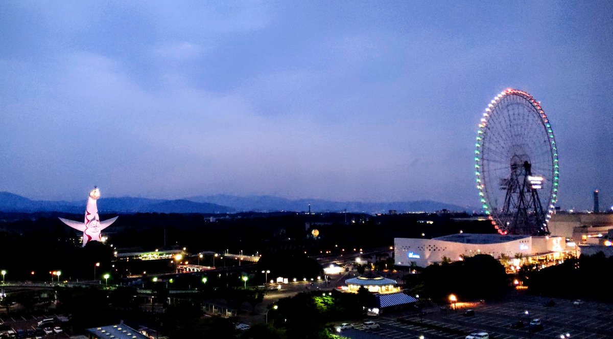 大阪では今 人類にはどうする事もできない感じの戦いが始まろうとしていた もう見守るしかできない アカン 付近一帯が吹き飛ぶやつだ Togetter