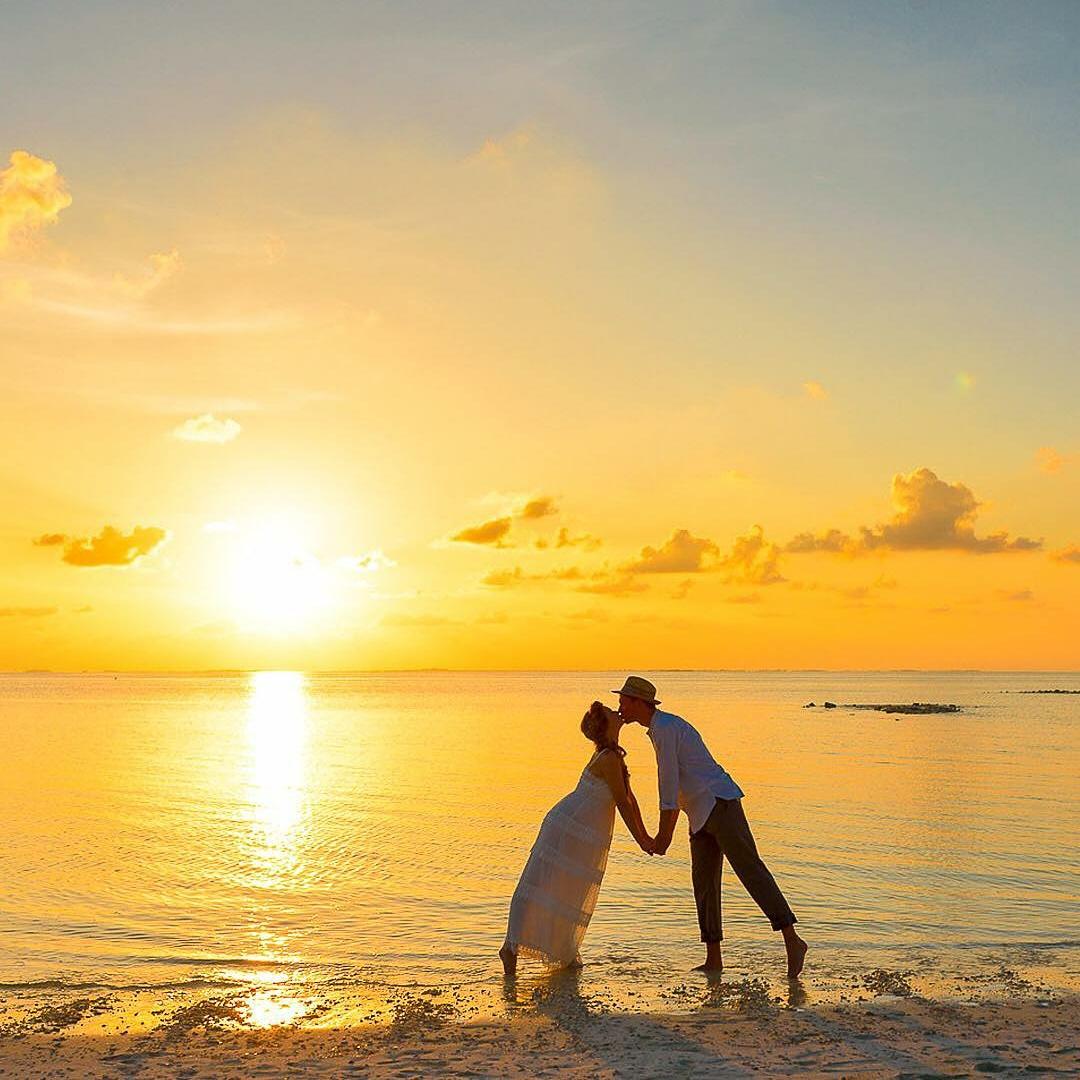 A bright day on the south most Atoll of Maldives 🇲🇻 .
.
.
Maldives #asadphoto #slandvibes #islandlife #islandlifstyle #asadphotography #maldives #weddinginmaldives #maldiveshoneymoon #honeymoon #visitasia #visitmaldives.
#yasawaprincese #cruise

📷 asad.photo